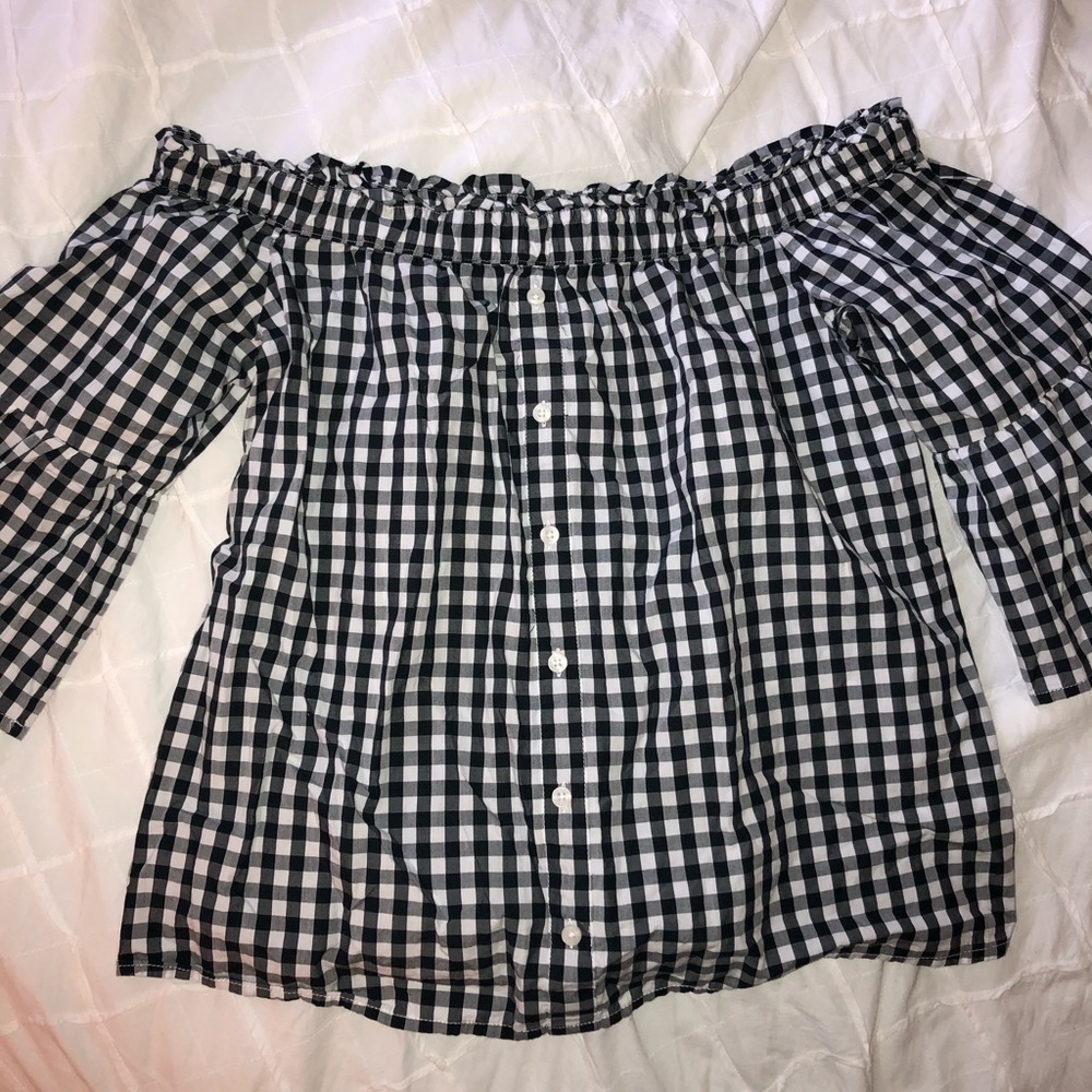 Flirty off-the-shoulder top!